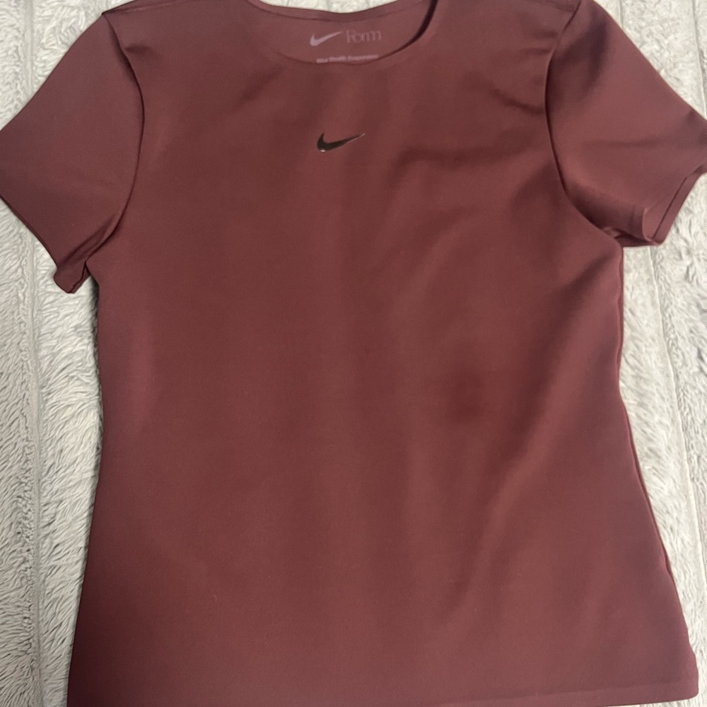 Nike Form Women's Maroon Short Sleeve Tee